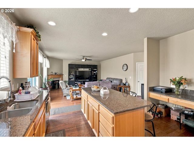 2747 Conner St Nw, Salem, OR 97304