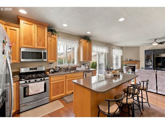 2747 Conner St Nw, Salem, OR 97304