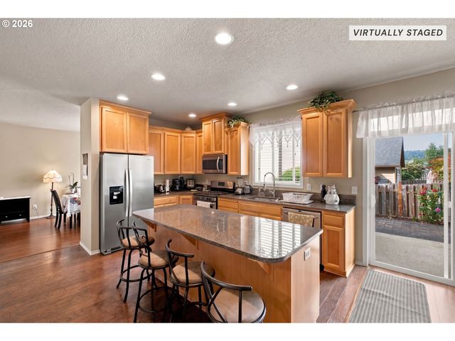 2747 Conner St Nw, Salem, OR 97304