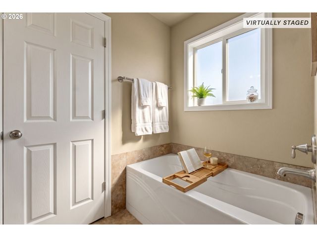 2747 Conner St Nw, Salem, OR 97304