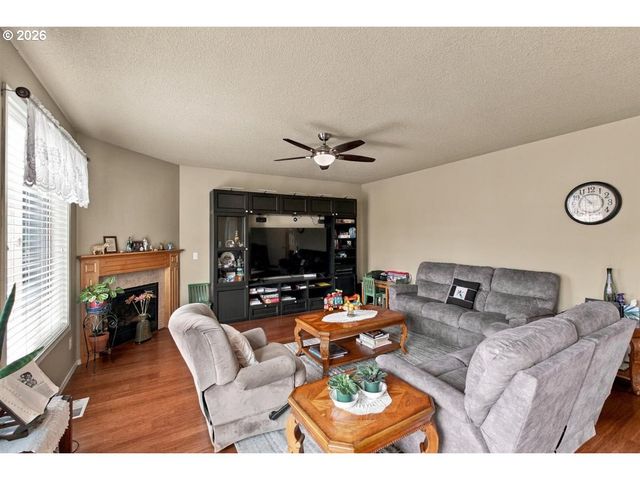 2747 Conner St Nw, Salem, OR 97304