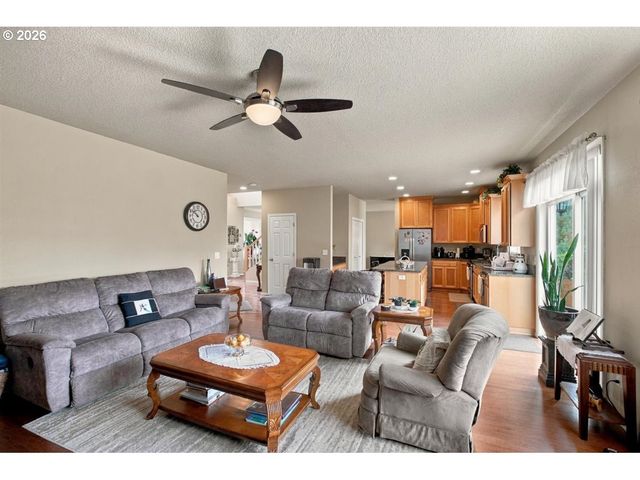 2747 Conner St Nw, Salem, OR 97304