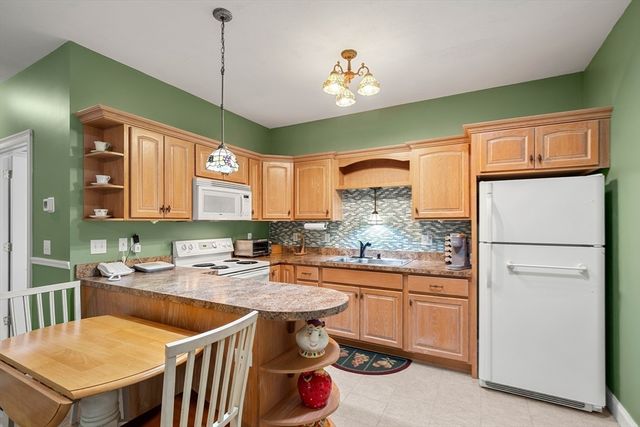 6 Evergreen Drive, Plaistow, NH 03865