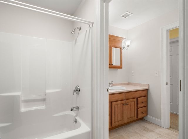 6 Evergreen Drive, Plaistow, NH 03865