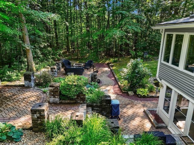 6 Evergreen Drive, Plaistow, NH 03865
