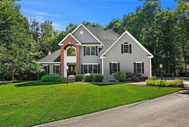 6 Evergreen Drive, Plaistow, NH 03865