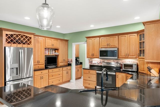 6 Evergreen Drive, Plaistow, NH 03865