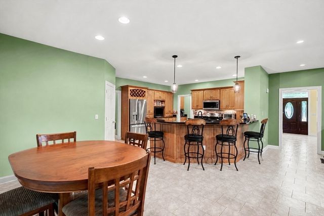 6 Evergreen Drive, Plaistow, NH 03865