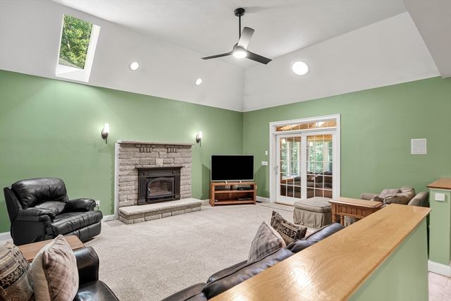 6 Evergreen Drive, Plaistow, NH 03865