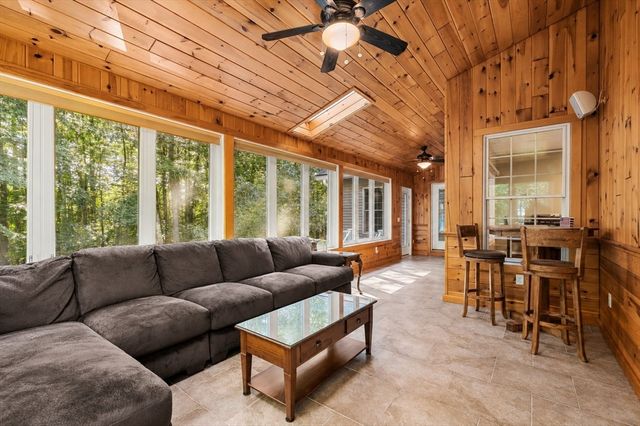 6 Evergreen Drive, Plaistow, NH 03865