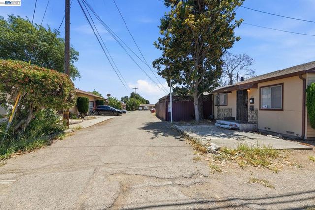 585 Old Canyon Rd, Fremont, CA 94536
