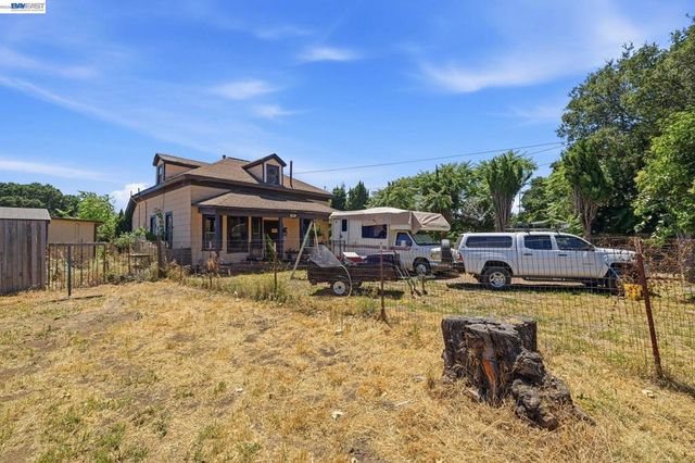 585 Old Canyon Rd, Fremont, CA 94536