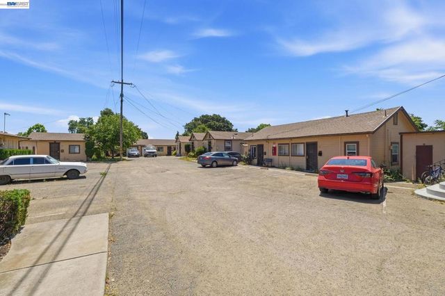 585 Old Canyon Rd, Fremont, CA 94536