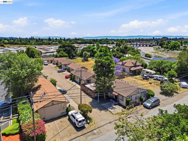 585 Old Canyon Rd, Fremont, CA 94536