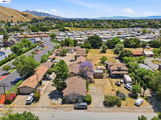 585 Old Canyon Rd, Fremont, CA 94536