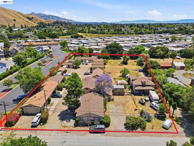 585 Old Canyon Rd, Fremont, CA 94536