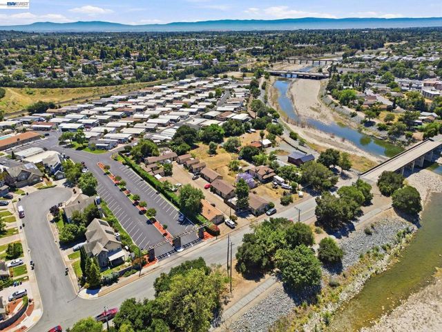 585 Old Canyon Rd, Fremont, CA 94536