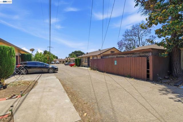 585 Old Canyon Rd, Fremont, CA 94536