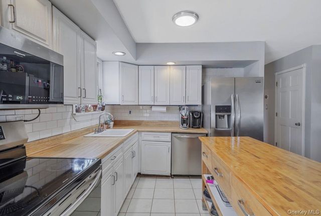 15 Maplewood Drive, Shirley, NY 11967