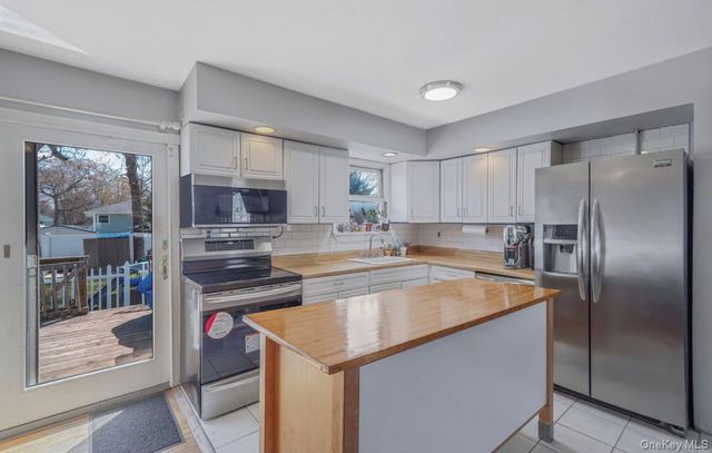 15 Maplewood Drive, Shirley, NY 11967