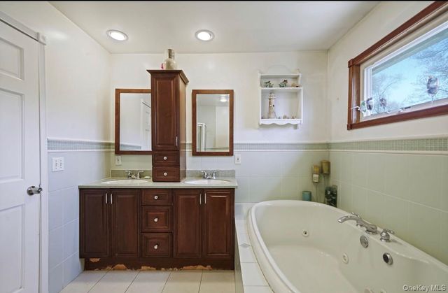 15 Maplewood Drive, Shirley, NY 11967