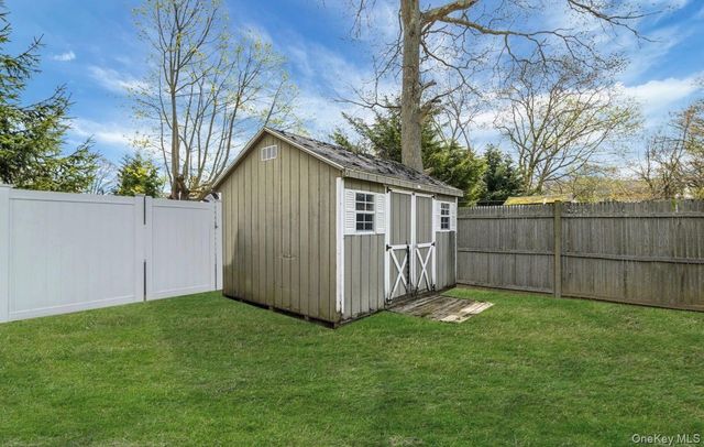 15 Maplewood Drive, Shirley, NY 11967