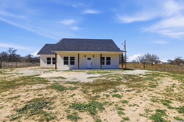 374 County Road 124, Floresville, TX 78114