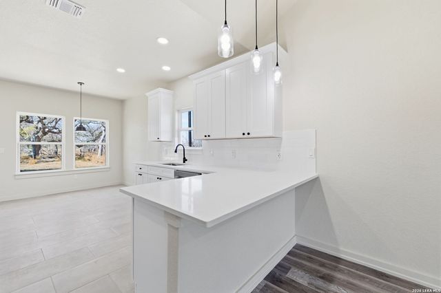 374 County Road 124, Floresville, TX 78114