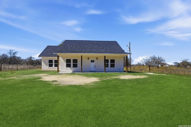 374 County Road 124, Floresville, TX 78114