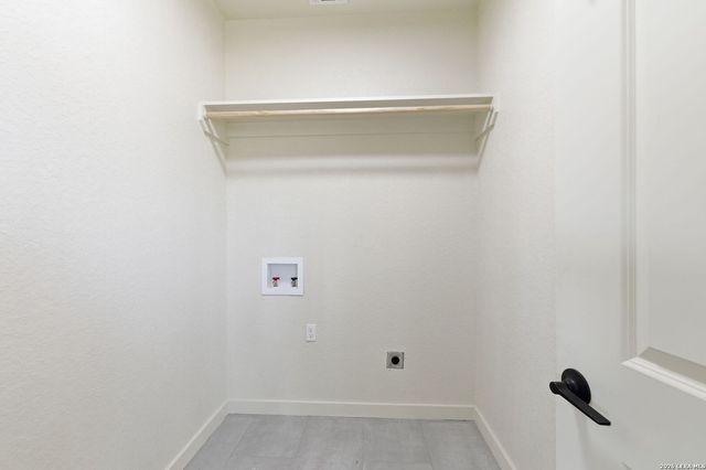 374 County Road 124, Floresville, TX 78114