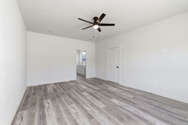 374 County Road 124, Floresville, TX 78114