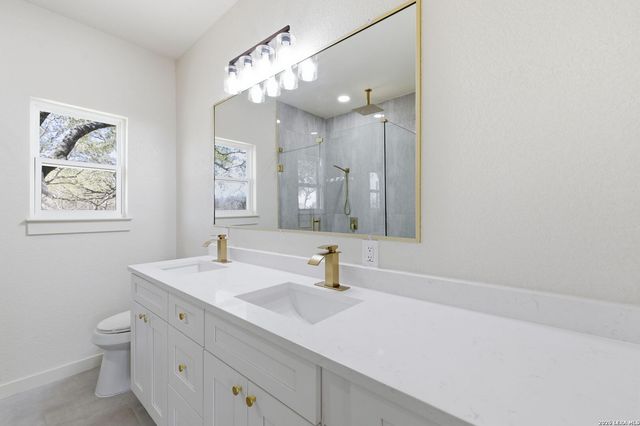 374 County Road 124, Floresville, TX 78114