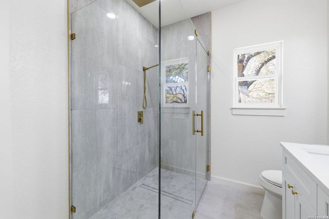 374 County Road 124, Floresville, TX 78114