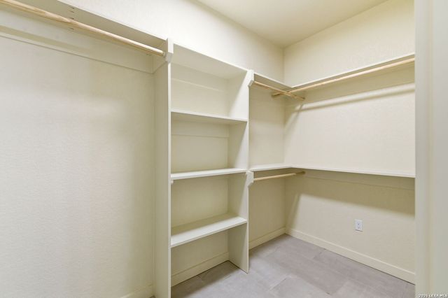 374 County Road 124, Floresville, TX 78114