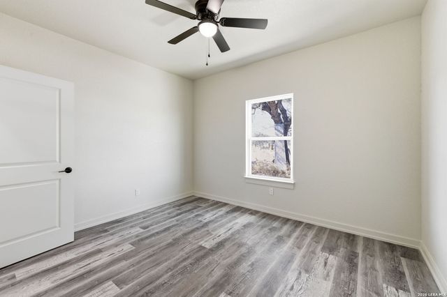 374 County Road 124, Floresville, TX 78114