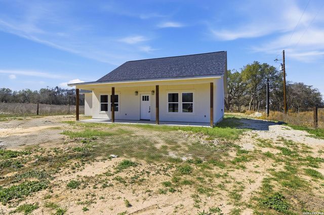 374 County Road 124, Floresville, TX 78114