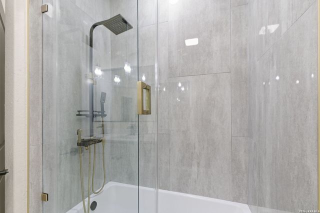 374 County Road 124, Floresville, TX 78114