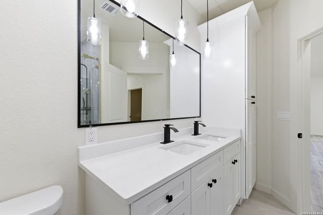 374 County Road 124, Floresville, TX 78114