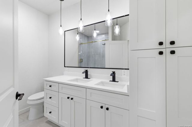 374 County Road 124, Floresville, TX 78114