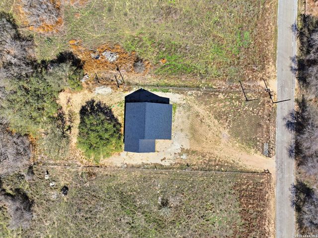 374 County Road 124, Floresville, TX 78114