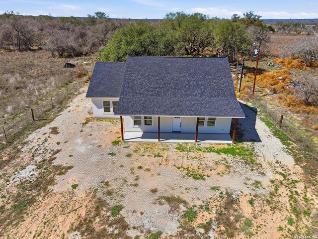 374 County Road 124, Floresville, TX 78114