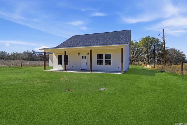 374 County Road 124, Floresville, TX 78114