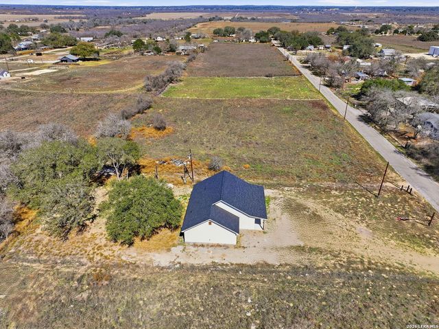 374 County Road 124, Floresville, TX 78114