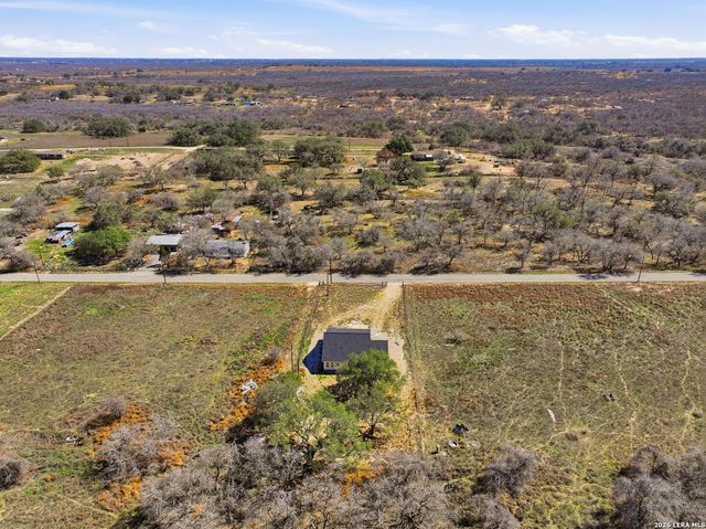 374 County Road 124, Floresville, TX 78114