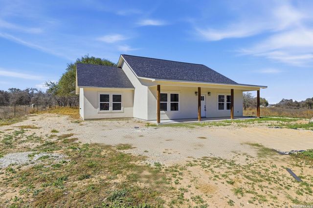 374 County Road 124, Floresville, TX 78114