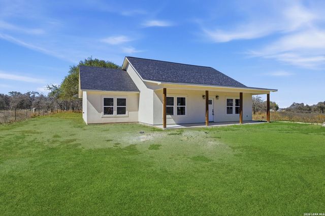 374 County Road 124, Floresville, TX 78114