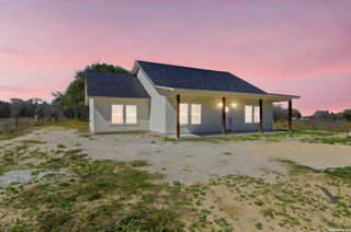 374 County Road 124, Floresville, TX 78114
