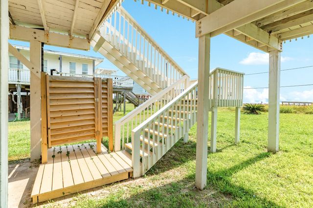 805 Seashell Drive, Surfside Beach, TX 77541