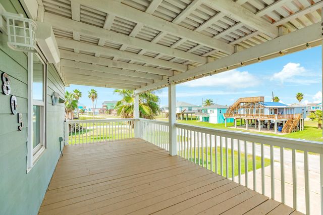 805 Seashell Drive, Surfside Beach, TX 77541