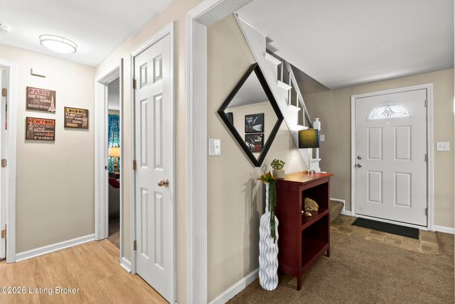 4311 Lynnbrook Dr, Louisville, KY 40220